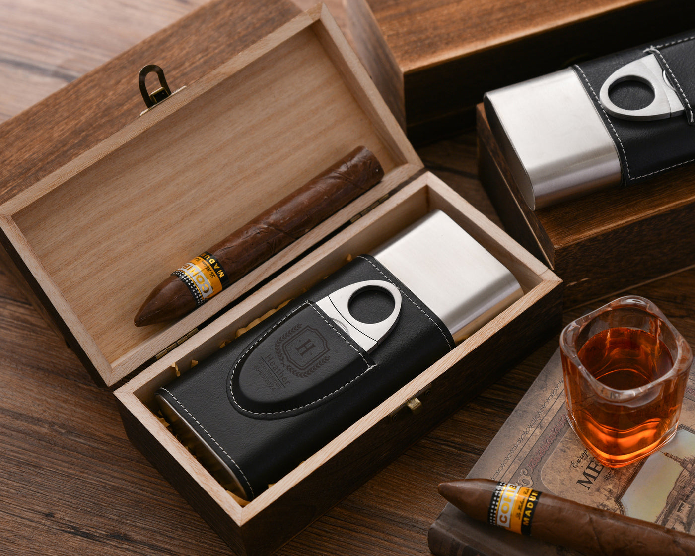 Customizable Leather Cigar Case, Engraved Cutter, Travel-Friendly Design, Ideal Gift for Groomsmen, Him and Father's Day